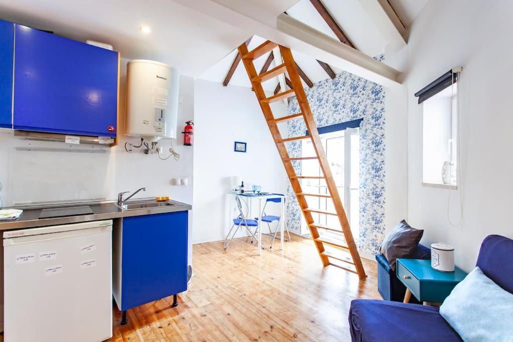 Alfama I, Eco-penthouse With View & French Balcony Appartement *